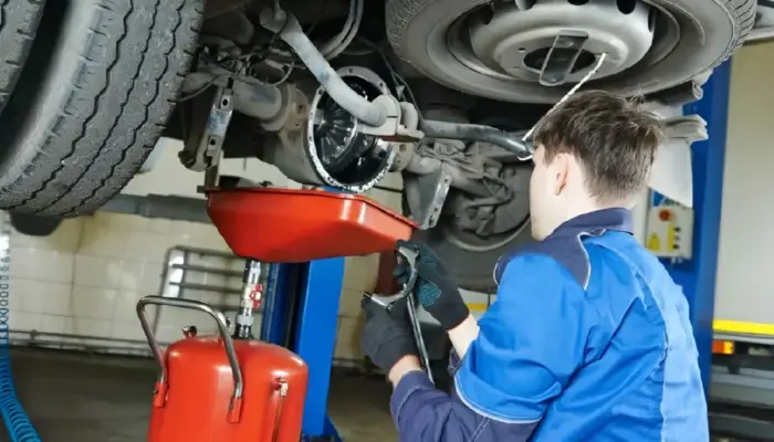 Wajib Tahu! Ciri-Ciri Oli Transmisi Manual Harus Diganti Agar Mobil Tetap Prima