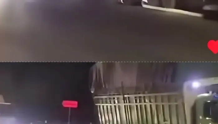 Detik-Detik Mencekam! Truk Diduga Rem Blong Hantam Kendaraan di Lampu Merah Klari, Karawang