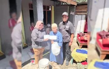 Mayang Suri Djausal Salurkan Bantuan untuk Korban Banjir di Kedamaian