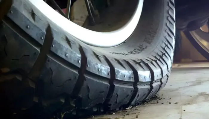 Mengenal Jenis Keausan Ban Motor dan Tanda Kerusakan Komponen di Baliknya