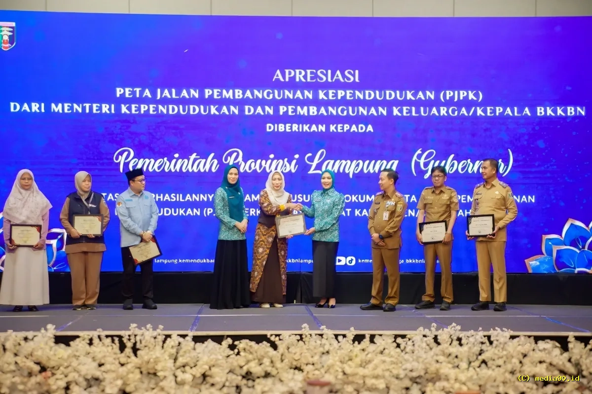Pemprov Lampung Dapat Penghargaan Nasional atas Peta Jalan Pembangunan Kependudukan 2025