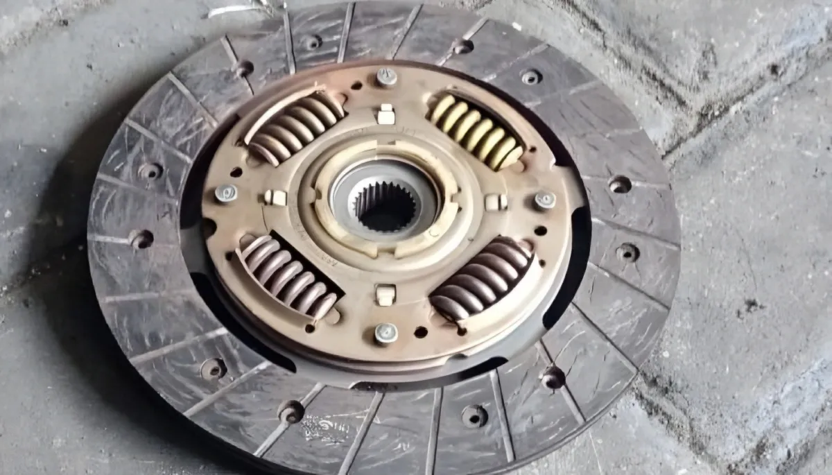 Penting Diketahui! Peran Kampas Kopling dalam Performa Mobil Manual