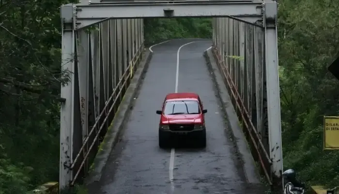 Mayat Pria Muda Ditemukan di Bawah Jembatan Kembar Cangar, Polisi Selidiki Penyebab Kematian