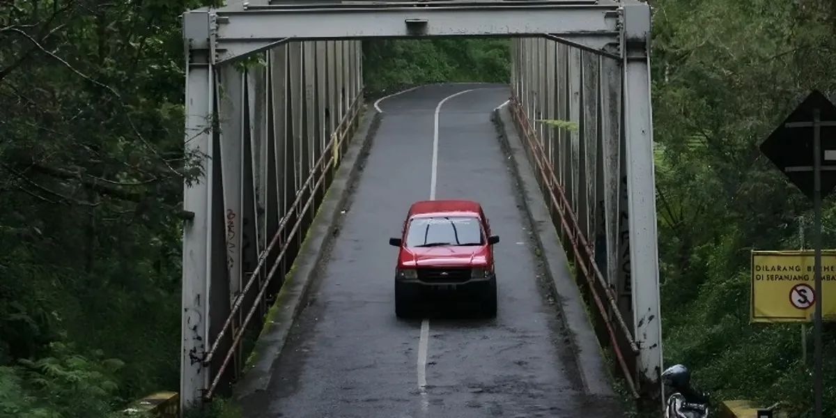 Pria Ditemukan Meninggal di Bawah Jembatan Kembar Cangar, Diduga Akhiri Hidup
