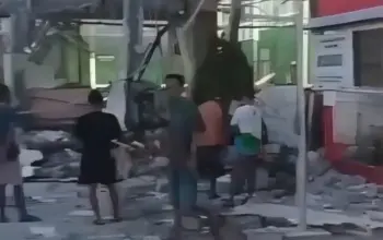 Puing Berserak Usai Ledakan di Lapangan Padel, Gedung SD di Sekitar Ikut Terkena