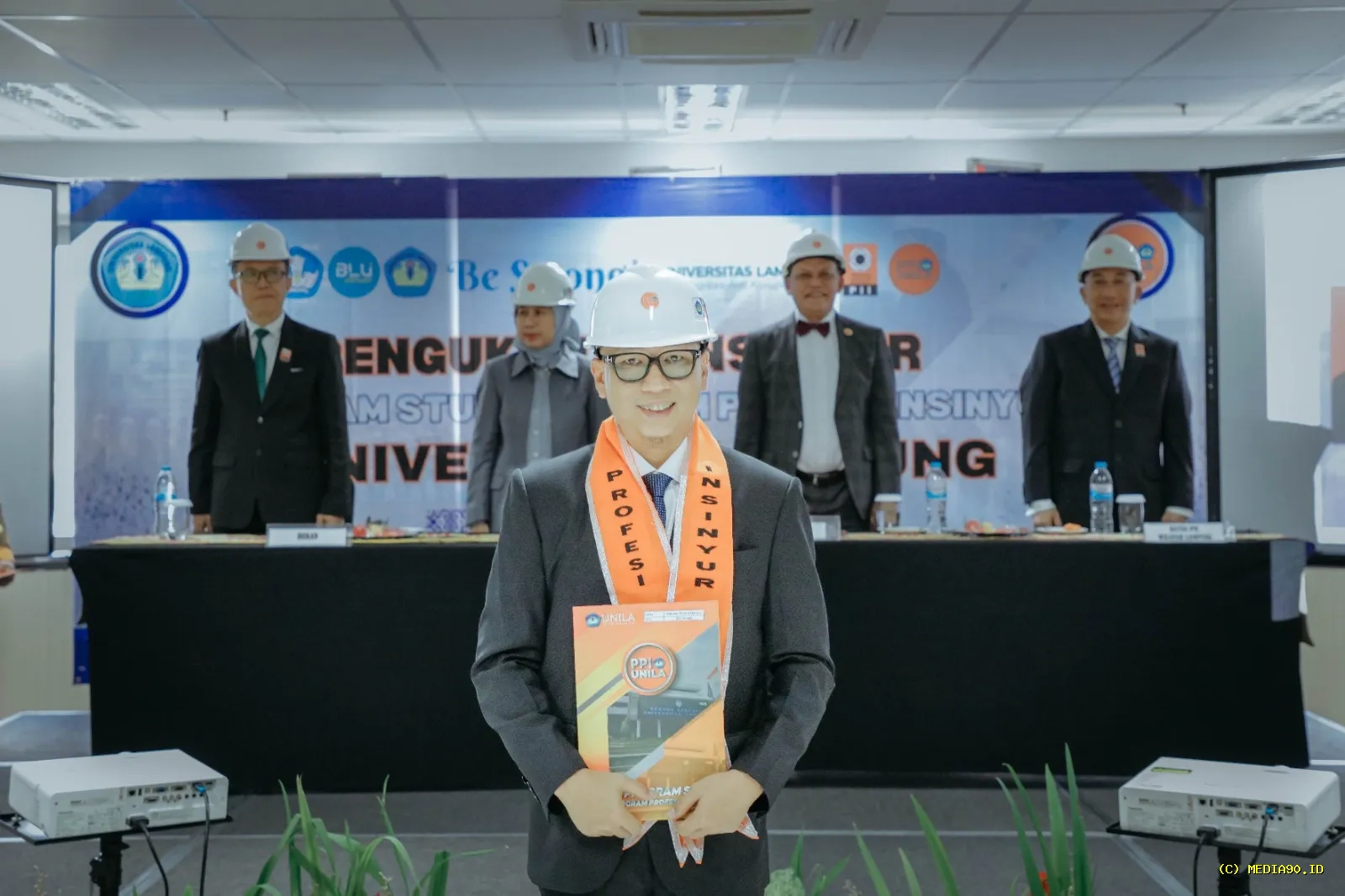 Rahmat Mirzani Djausal Jadi Lulusan Terbaik Program Profesi Insinyur Universitas Lampung Periode April 2026