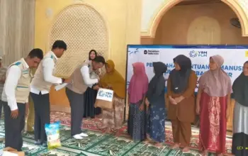 Semangat Kartini Srikandi PLN UP3 Tanjungkarang Bersama YBM Bantu Korban Banjir Garuntang