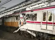 Tabrakan KRL dengan KA Argo Bromo Anggrek di Bekasi Timur Gerbong Rusak Parah