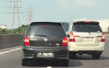 Tol Macet, Innova dan Livina Saling Senggol: Begini Kronologinya