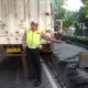 Truk Tabrak Separator Busway di Jalan Daan Mogot Jakbar, Lalu Lintas Padat