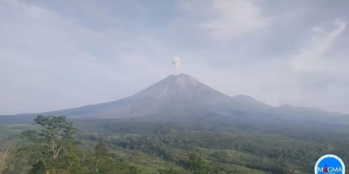 Update Terkini! Gunung Semeru Meletus, Abu Capai 700 Meter, Radius Bahaya Bertambah