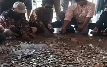 Pendopo Indramayu Dipenuhi Koin, Aksi Solidaritas Nelayan Viral dan Bikin Haru 5 Viral Pendopo Indramayu Dipenuhi Uang Koin Aksi Nelayan Bikin Haru