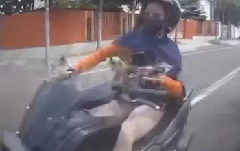 Viral Tabrak Lari di Cipondoh Tangerang, Pengendara Motor Diduga Main HP Saat Berkendara 8 Viral Tabrak Lari di Cipondoh Tangerang Diduga Pengemudi Main HP