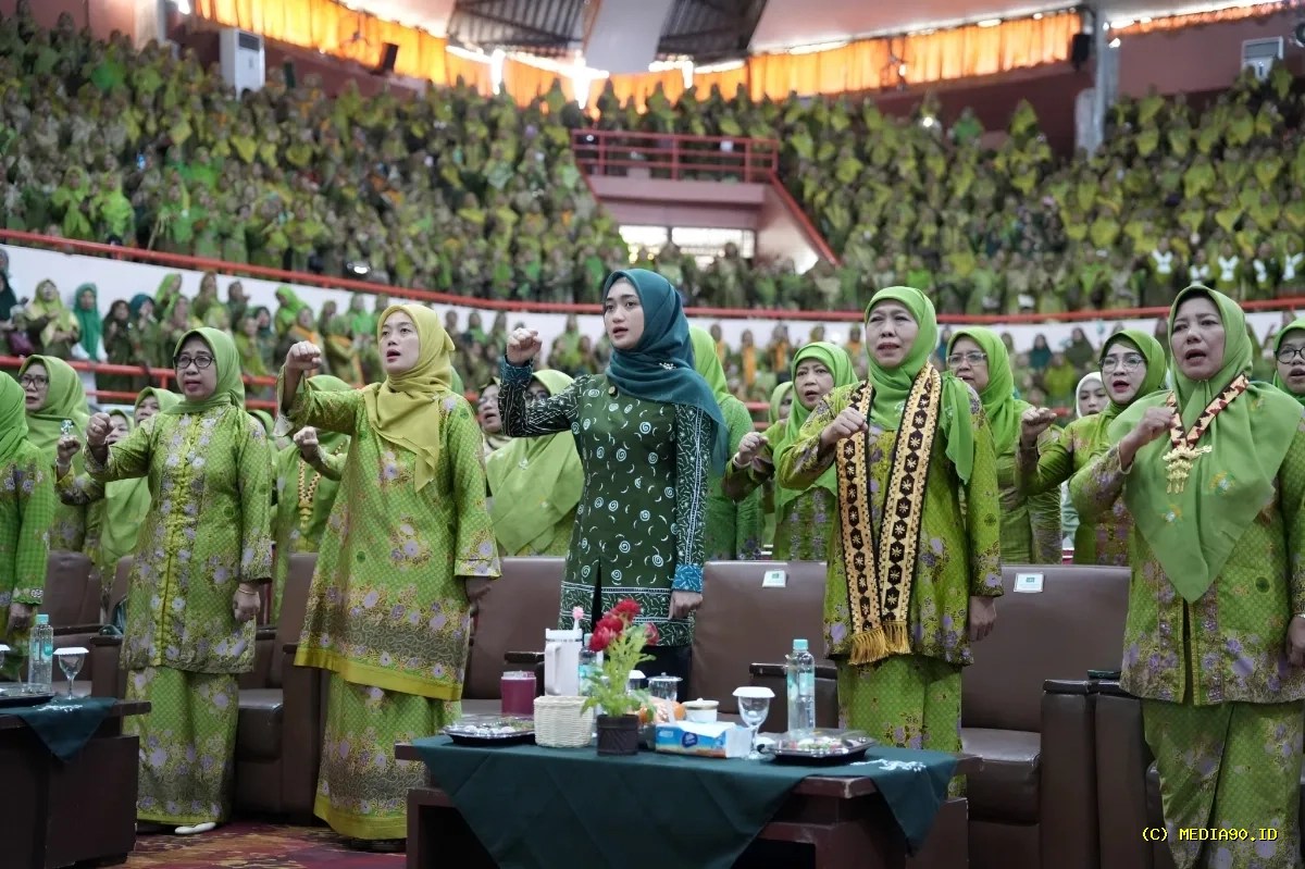 Wagub Jihan Nurlela Bersama Khofifah Indar Parawansa Hadir di Peringatan Harlah ke-80 Muslimat NU