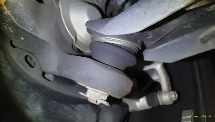 5 Cara Cek Kaki-Kaki Mobil Bekas yang Wajib Diketahui Sebelum Membeli