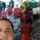 Viral! Hajatan Warga di Depok Berubah Jadi Kolam Renang Akibat Banjir, Anak-Anak Malah Asyik Berenang