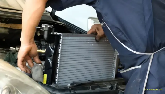 Flushing Radiator: Perawatan Penting yang Sering Diabaikan Namun Krusial untuk Mesin Mobil