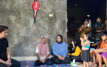 Bupati Egi Kunjungi Keluarga Lansia Terdakwa Kasus Getah Karet, Upayakan Restorative Justice 7 Bupati Egi Sambangi Keluarga Lansia Terdakwa Kasus Getah Karet Dorong PTPN Cabut Laporan