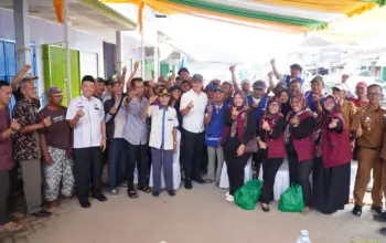 Bupati Tulangbawang Barat Serahkan Tali Asih dan Kartu BPJS Ketenagakerjaan ke Puluhan Petugas Pasar Daerah 3 Bupati Tubaba Bagikan Tali Asih dan Kartu BPJS Ketenagakerjaan untuk Petugas Pasar