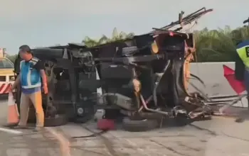 Bus Halmahera Terbalik di Tol Tebing Tinggi–Medan, 4 Penumpang Tewas Usai Tabrakan dengan Mobil Pengangkut Ayam