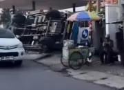 Dramatis! Truk Pengangkut Bata Putih Terbalik di Depan SPBU SPBU Pokoh, Lalu Lintas Tersendat