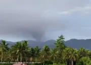 Erupsi Gunung Dukono Masih Berlangsung, Abu Terbang ke Wilayah Utara