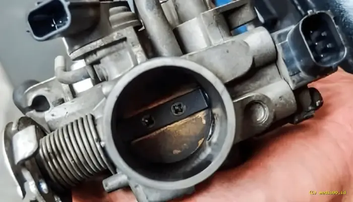 Ciri-Ciri Throttle Mobil Kotor dan Dampaknya pada Performa Mesin