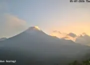 Gunung Merapi Kembali Aktif Lava Pijar Mengalir hingga 2 Kilometer