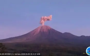 Gunung Semeru Erupsi Pagi Ini, Kolom Abu Capai 1,2 Kilometer, Warga Diminta Waspada 4 Gunung Semeru Erupsi Pagi Ini Kolom Abu Tembus 12 Km Warga Diminta Waspada