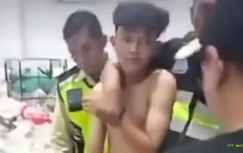 Heboh! Aksi Oknum Gudang Ekspedisi Ambil HP Pelanggan Tertangkap Kamera