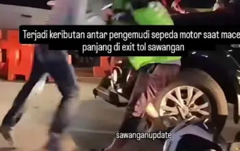 Kemacetan Panjang Picu Keributan di Exit Tol Sawangan Pengendara Motor Berkelahi