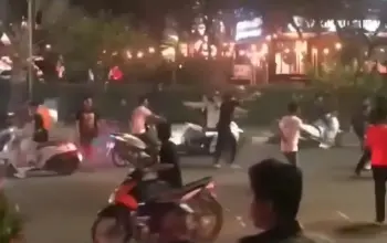 Kerusuhan Suporter di Karawang Sempat Memuncak, Polisi Sigap Kendalikan Keadaan