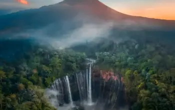 Liburan Anti Gagal 10 Destinasi Wisata Seru di Lumajang Dari Air Terjun hingga Danau Eksotis