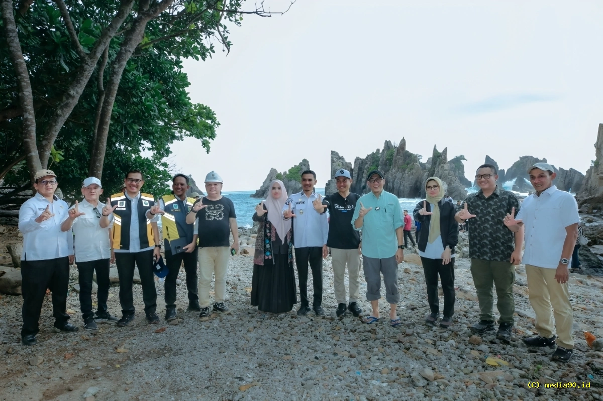 Pemprov Lampung Perbaiki Jalan Akses ke Pantai Gigi Hiu Kini Hanya 25 Jam dari Bandar Lampung