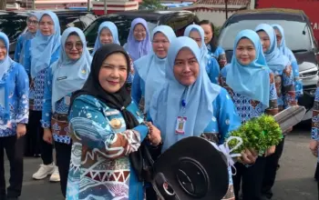 Tingkatkan Layanan Kesehatan, Eva Dwiana Bagikan 31 Kendaraan untuk Puskesmas