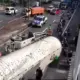 Truk Tangki Terguling di Jembatan Suwayuwono Pasuruan, Lalu Lintas Sempat Lumpuh Total