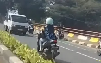 Viral Pemotor Wanita Lawan Arah di Depok, Polisi Kejar Pengendara Berpelat BK 7 Viral di Medsos, Pengendara Motor Wanita Lawan Arah di Depok Diburu Polisi