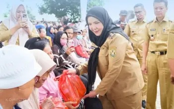 Eva Dwiana Salurkan Bantuan Sosial untuk Ribuan Warga di Way Halim, Tanjung Senang, dan Kemiling 3 Wali Kota Eva Dwiana Bagikan Bantuan Sosial untuk Ribuan Warga di Way Halim Tanjung Senang dan Kemiling