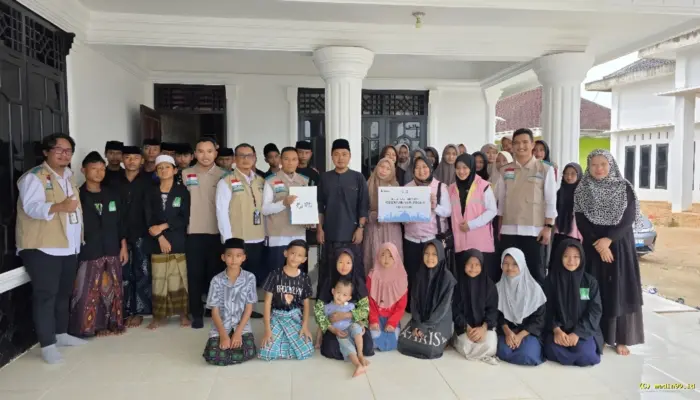 YBM dan Srikandi PLN UP3 Metro Salurkan Bantuan ke Santri Ponpes Al-Imam Kibang di Momentum Iduladha 2026