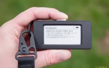 YouTuber Ciptakan E-Reader Mini Seukuran Jempol, Muat 10 Buku Digital