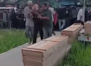 Ambulans Kecelakaan di Tol Pekanbaru–Dumai Kakak Beradik Meninggal Dunia Rumah Duka Dipenuhi Tangis
