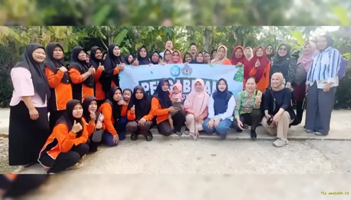 Dosen Polinela Dorong Pemberdayaan Perempuan Desa Wiyono Lewat Inovasi Buak Tart Pala