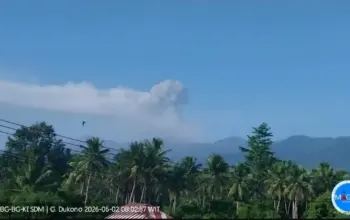Gunung Dukono Kembali Erupsi, Kolom Abu Capai 1,3 Kilometer Warga Diimbau Jauhi Kawah 4 Erupsi Gunung Dukono, Abu Vulkanik Membumbung hingga 1,3 Kilometer