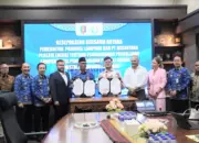 Lampung Resmi Jadi Pilot Project Nasional Ekonomi Hijau, Gubernur Mirza Teken MoU dengan Nusantara Plastik Energi 12 Gubernur Mirza Gandeng Nusantara Plastik Energi Lampung Menuju Pionir Pengelolaan Sampah Terintegrasi dan Energi Bersih