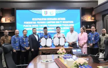 Lampung Resmi Jadi Pilot Project Nasional Ekonomi Hijau, Gubernur Mirza Teken MoU dengan Nusantara Plastik Energi 5 Gubernur Mirza Gandeng Nusantara Plastik Energi Lampung Menuju Pionir Pengelolaan Sampah Terintegrasi dan Energi Bersih