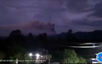 Gunung Dukono Kembali Erupsi, Kolom Abu Vulkanik Membumbung 900 Meter ke Arah Timur 4 Gunung Dukono Kembali Erupsi, Abu Vulkanik Membumbung 900 Meter ke Arah Timur