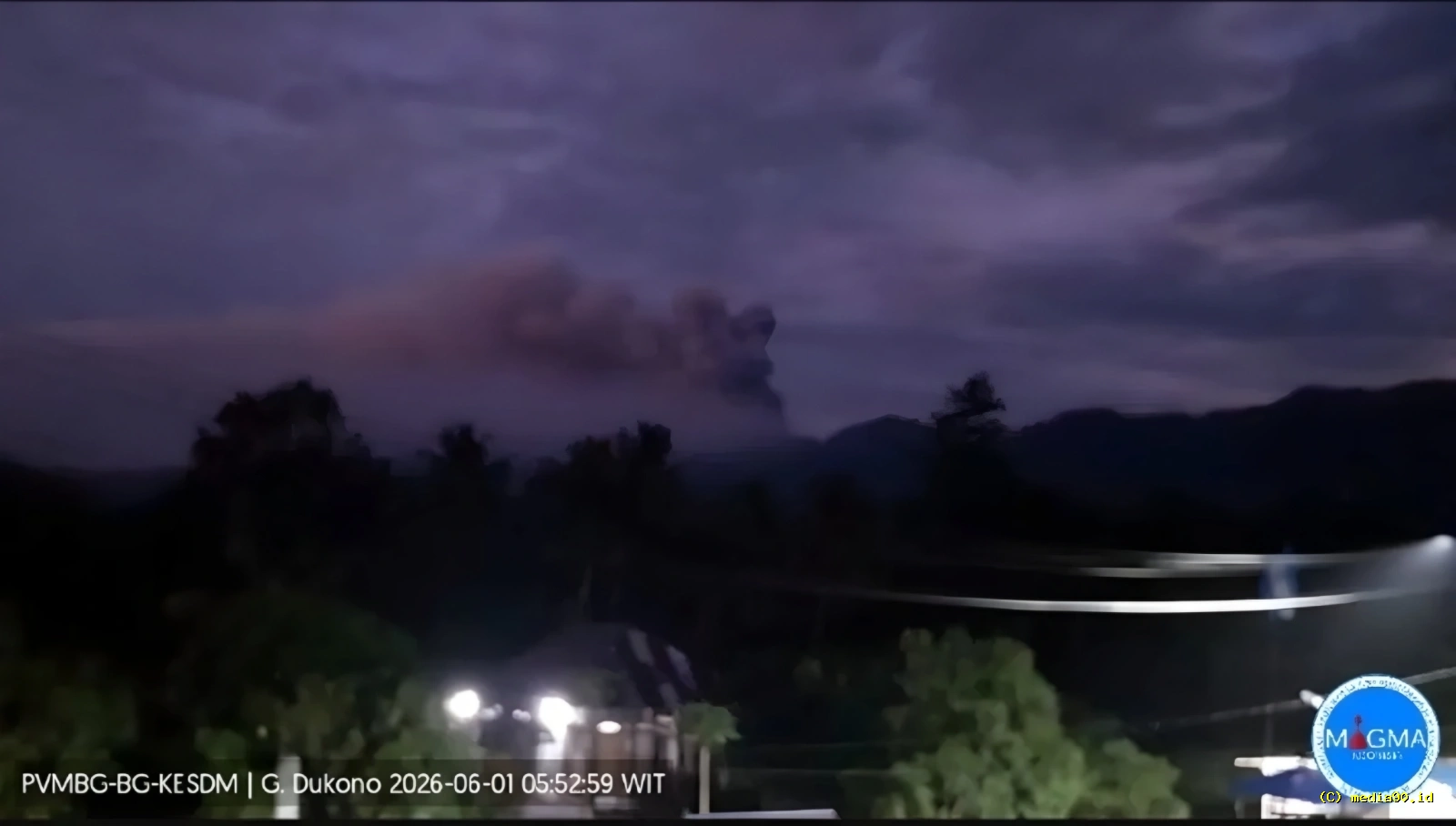 Gunung Dukono Kembali Erupsi, Abu Vulkanik Membumbung 900 Meter ke Arah Timur