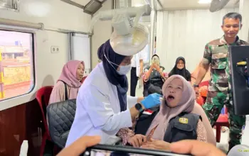 KAI Tanjungkarang Gelar Layanan Kesehatan Gratis bagi Warga Pidada Panjang Lewat Rail Clinic