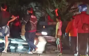 Honda Beat Tabrak Truk Parkir di Jalan Raya Lawang, Satu Penumpang Tewas di Lokasi 5 Kecelakaan Maut di Jalan Raya Lawang, Penumpang Honda Beat Meninggal Usai Hantam Truk Parkir