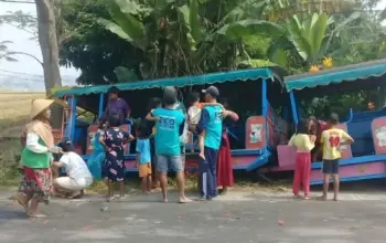 Kecelakaan Sepur Kelinci di Gudo Jombang, Diduga Oleng hingga Tabrak Pohon, Ibu dan Anak Jadi Korban 6 Kecelakaan Sepur Kelinci di Gudo Jombang, Diduga Oleng dan Tabrak Pohon, Ibu-Anak Jadi Korban